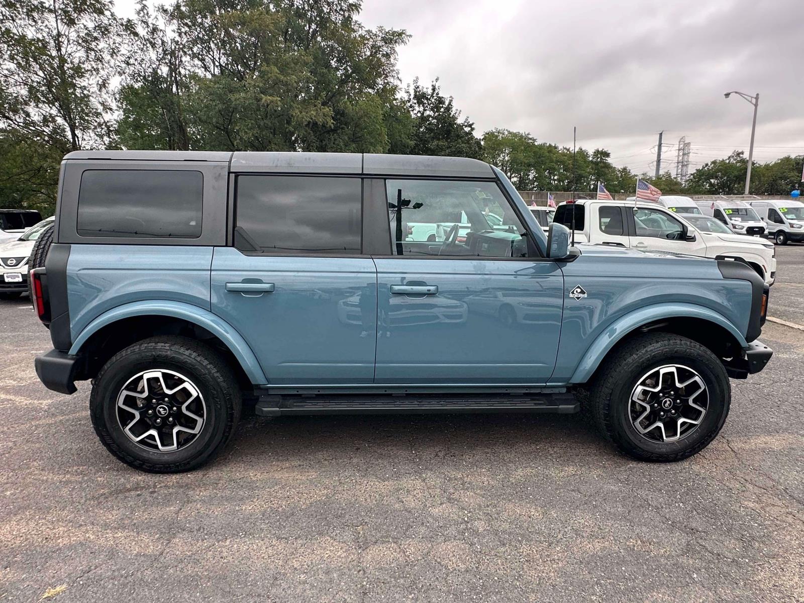 2022 Ford Bronco Base Big Bend Black Diamond Outer Banks photo 3