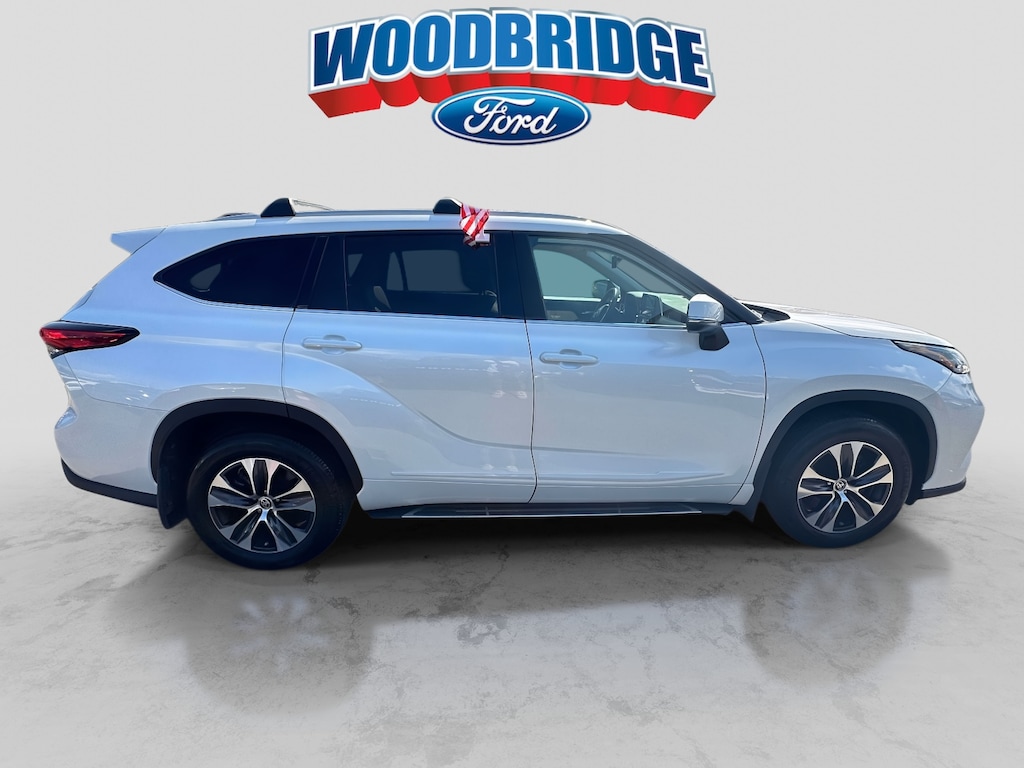 Used 2022 Toyota Highlander XLE AWD (Natl) Sport Utility