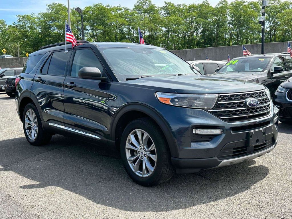2023 Ford Explorer XLT 4WD's photo