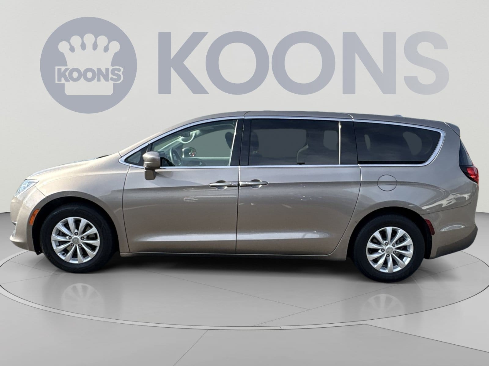 Used 2018 Chrysler Pacifica Touring Plus with VIN 2C4RC1FG7JR111726 for sale in Woodbridge, VA