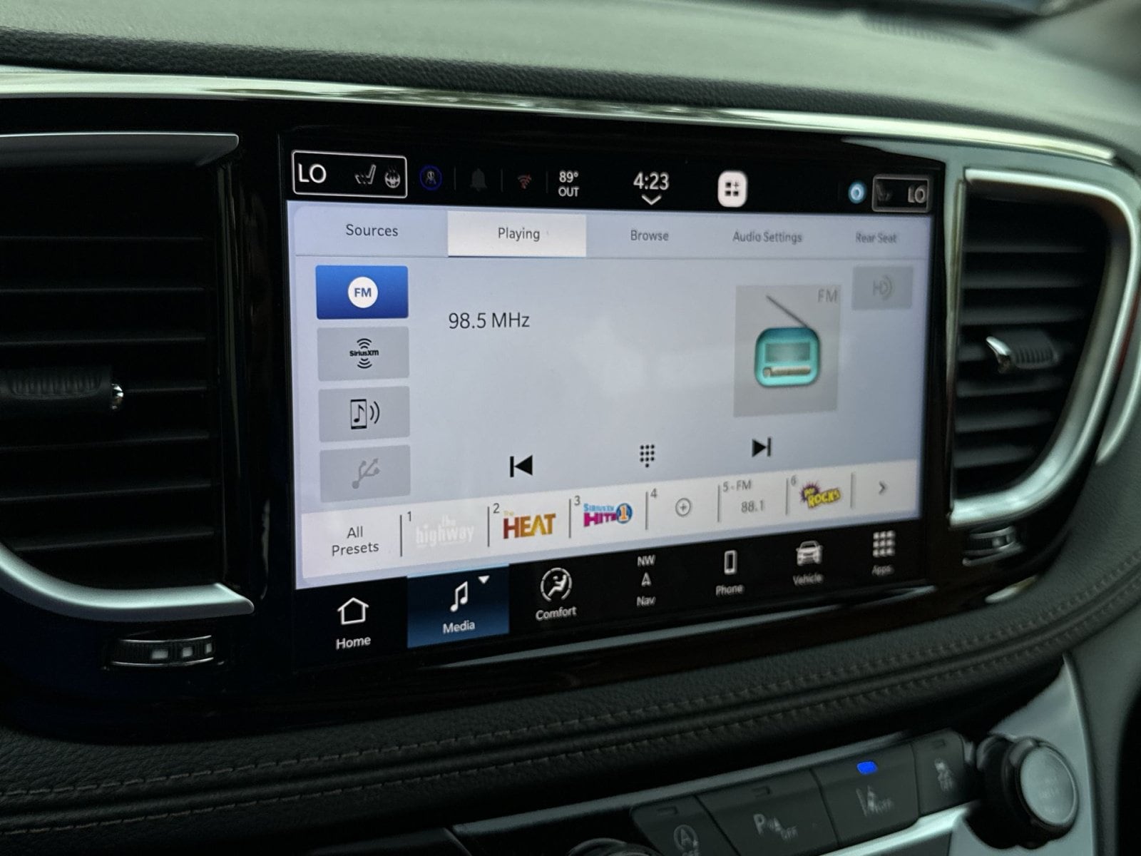 2026 Chrysler Pacifica Pinnacle - Photo 18