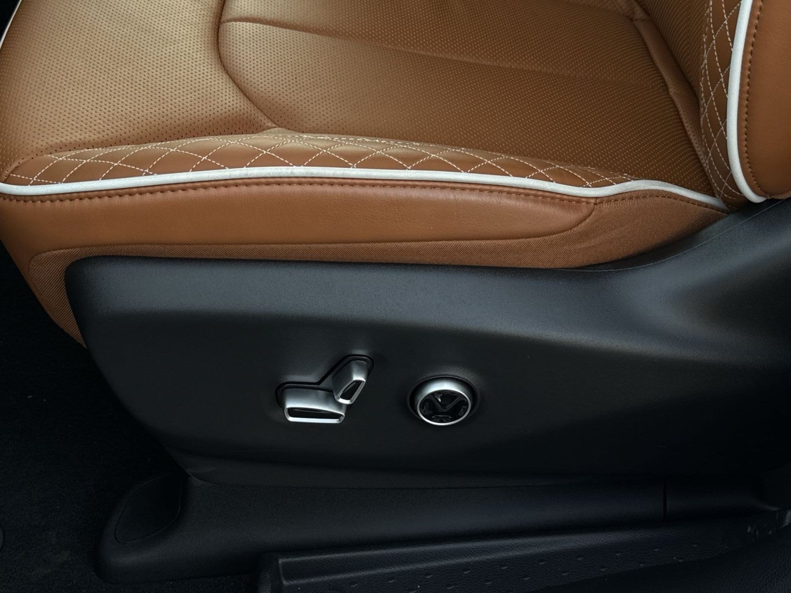 2026 Chrysler Pacifica Pinnacle - Photo 14
