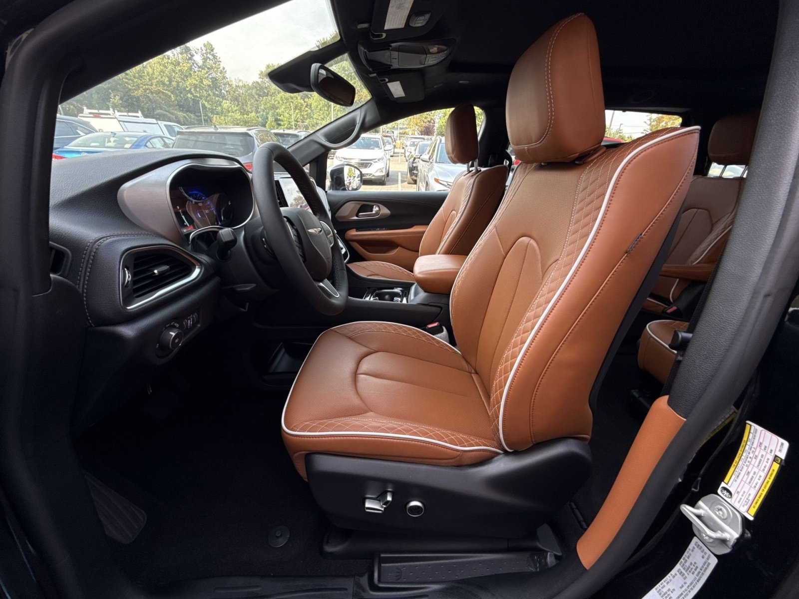 2026 Chrysler Pacifica Pinnacle - Photo 13