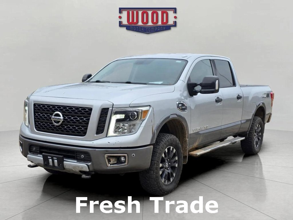2016 Nissan Titan PRO-4X photo 3