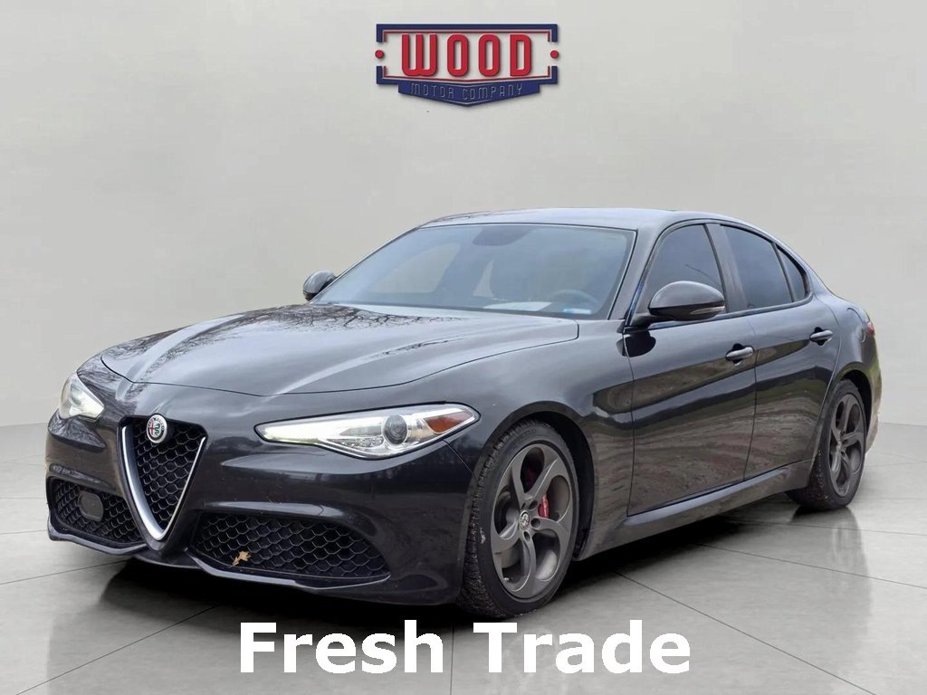 2018 Alfa Romeo Giulia Base photo 3