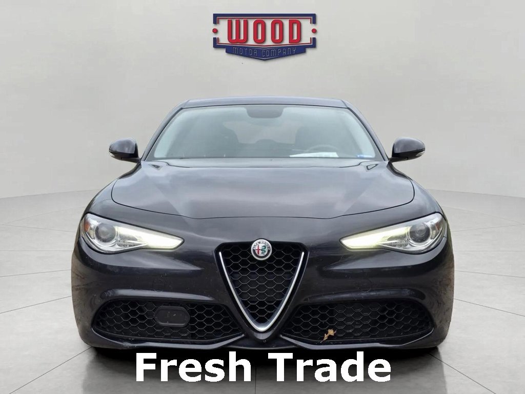 2018 Alfa Romeo Giulia Base photo 2