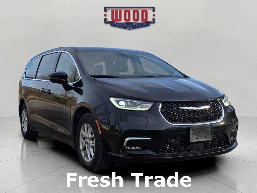 2024 Chrysler Pacifica Touring L's photo