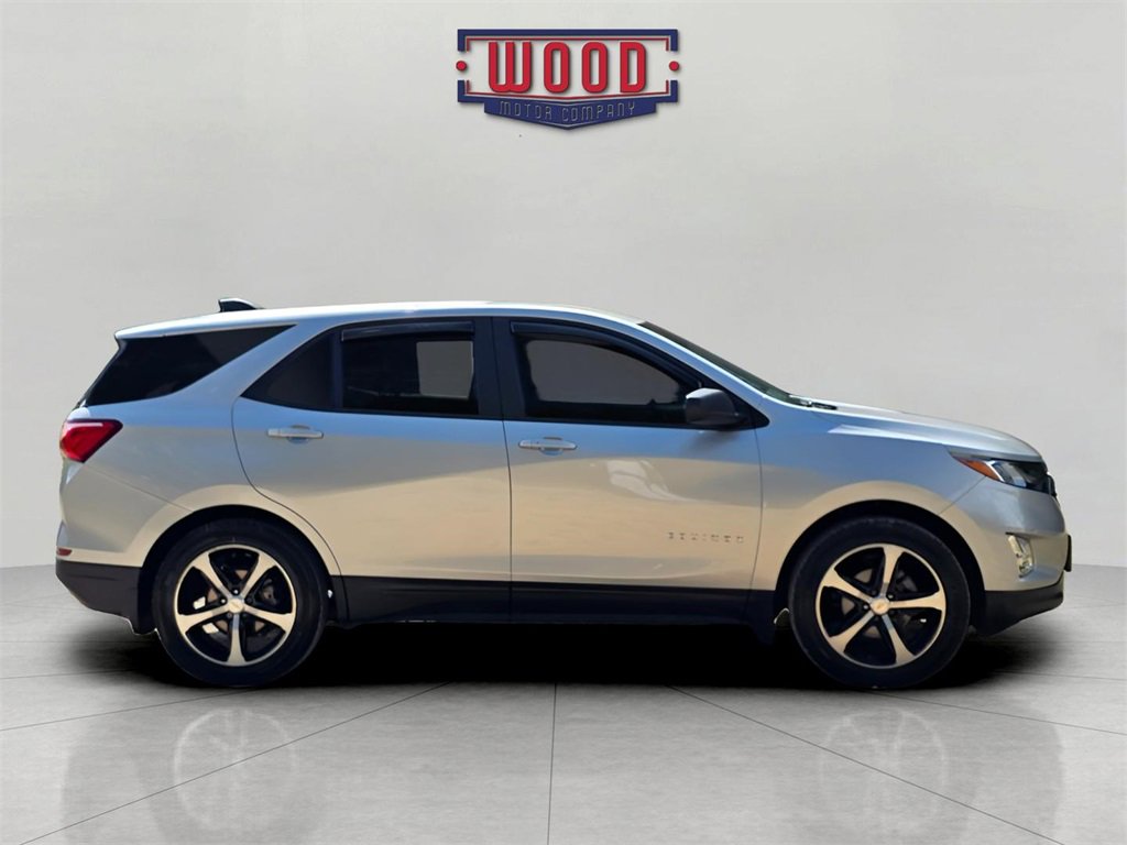 2021 Chevrolet Equinox LS photo 2