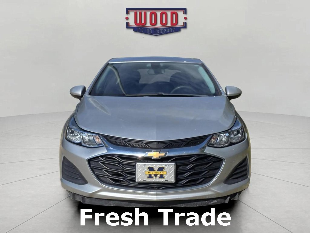 2019 Chevrolet Cruze LS photo 2