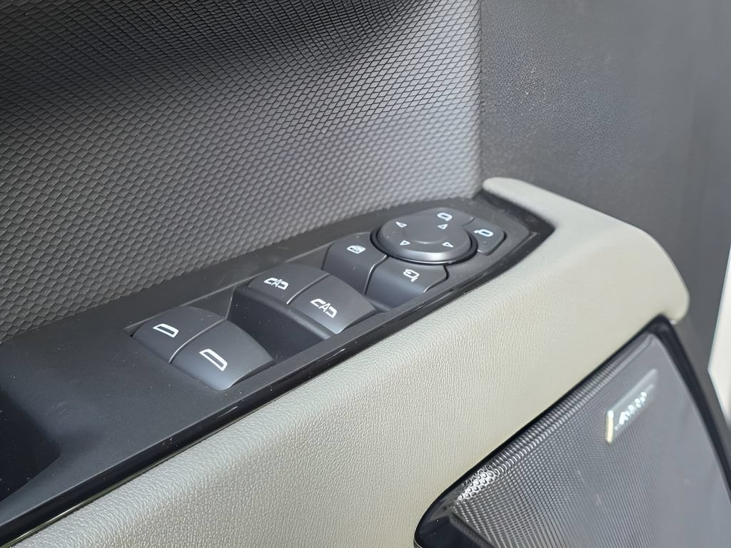 2026 Chevrolet Silverado 1500 ZR2 - Photo 17