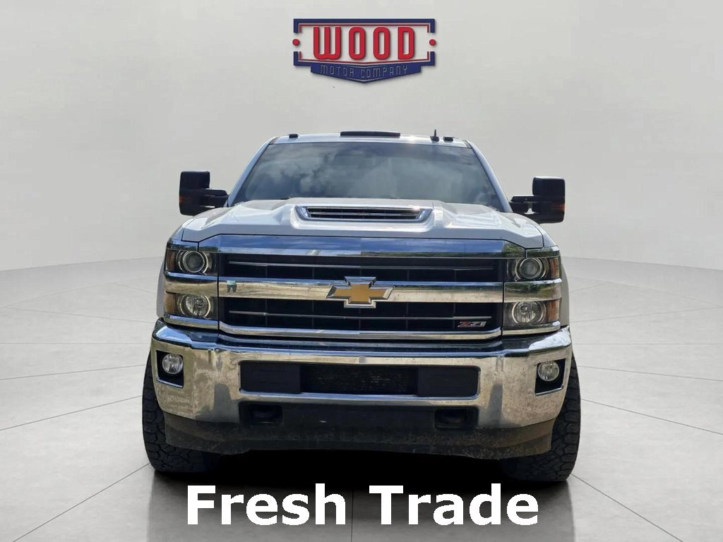 2019 Chevrolet Silverado 2500HD LT photo 2