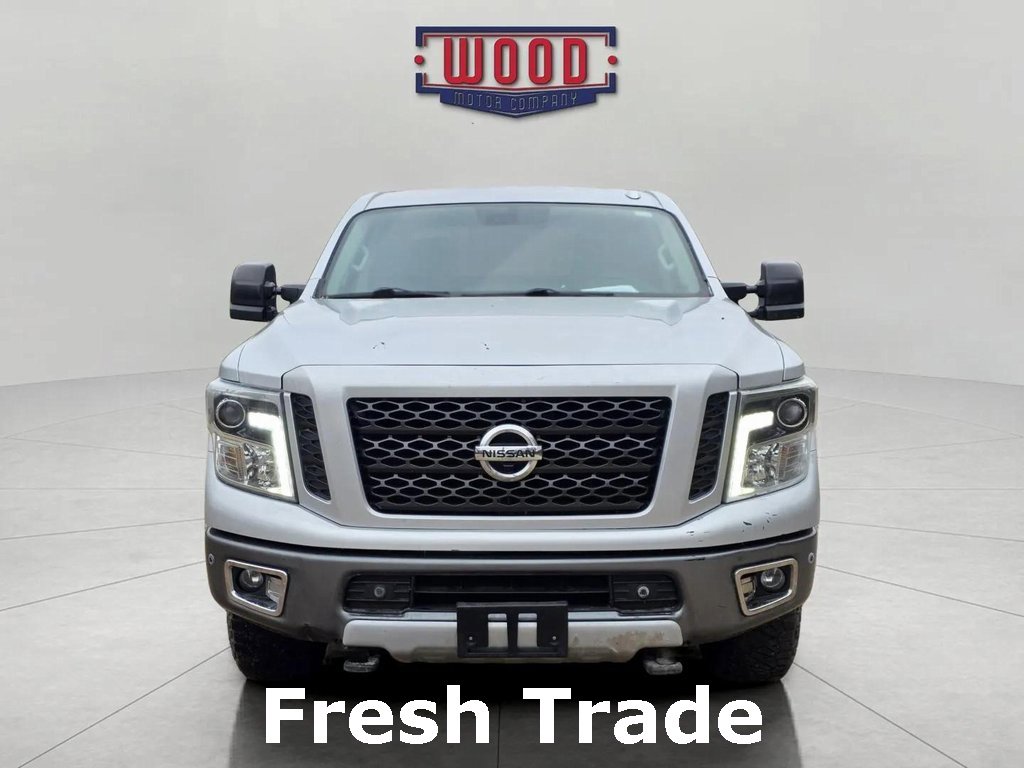 2016 Nissan Titan PRO-4X photo 2