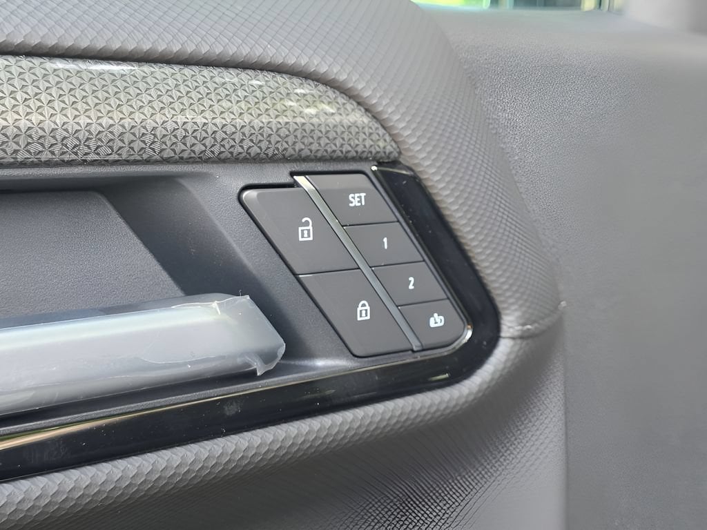 2026 Chevrolet Silverado 1500 ZR2 - Photo 18
