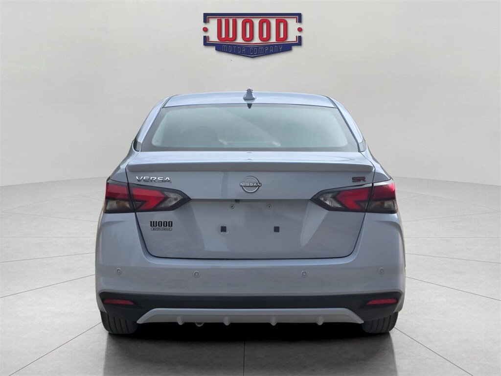2025 Nissan Versa 1.6 SR photo 3