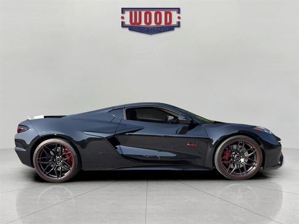 2023 Chevrolet Corvette Z06 Coupe 3LZ 70th Anniversary Edition photo 2
