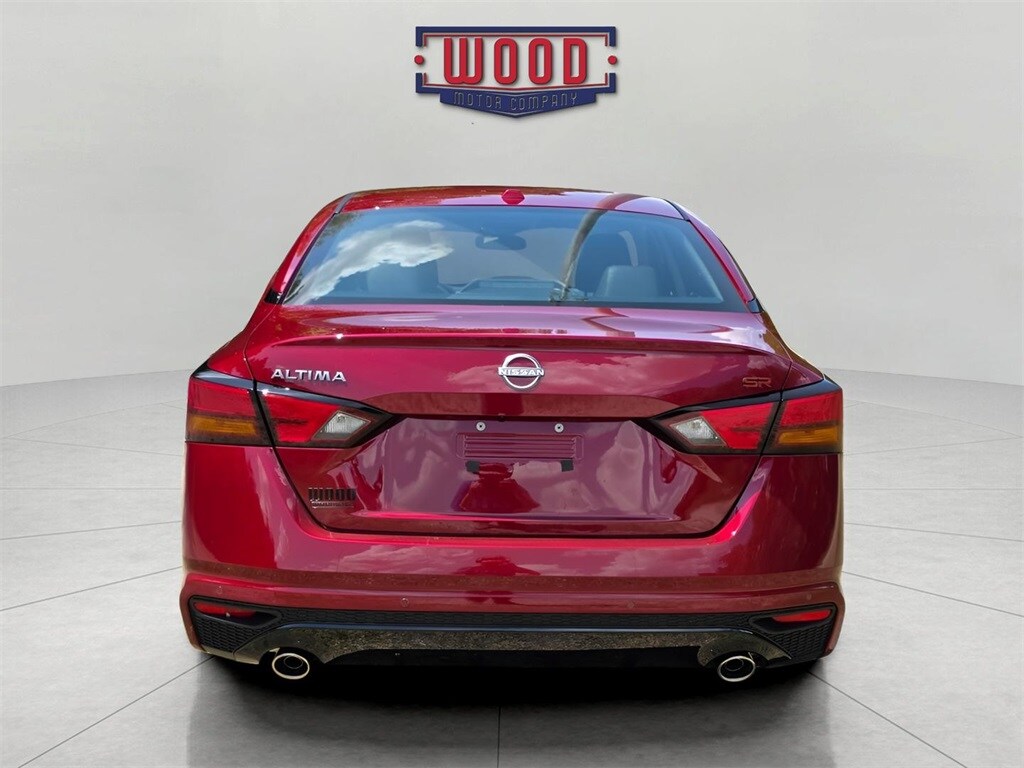 2025 Nissan Altima SR photo 3
