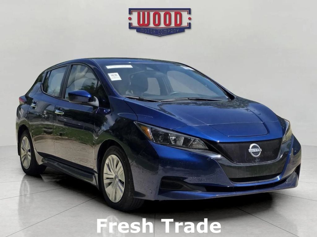 2025 Nissan Leaf S's photo