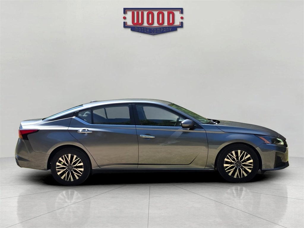 2023 Nissan Altima 2.5 SV photo 2