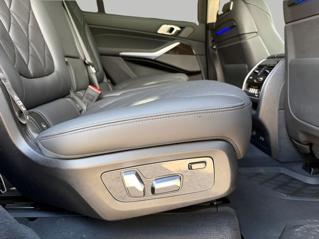 2023 BMW X7 40i - Photo 14
