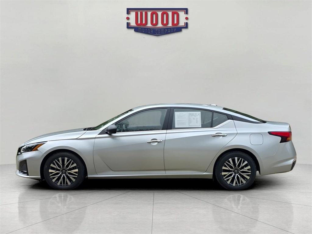 Used 2024 Nissan Altima 2.5 SV Sedan