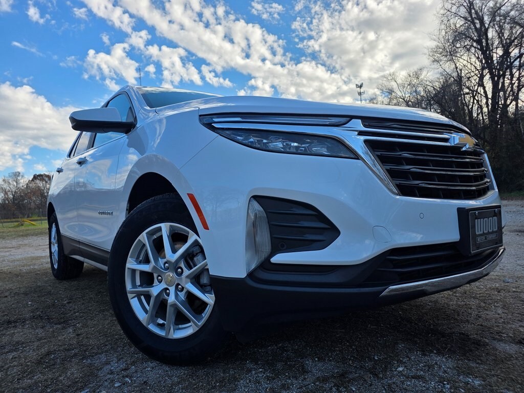 2022 Chevrolet Equinox LT photo 2