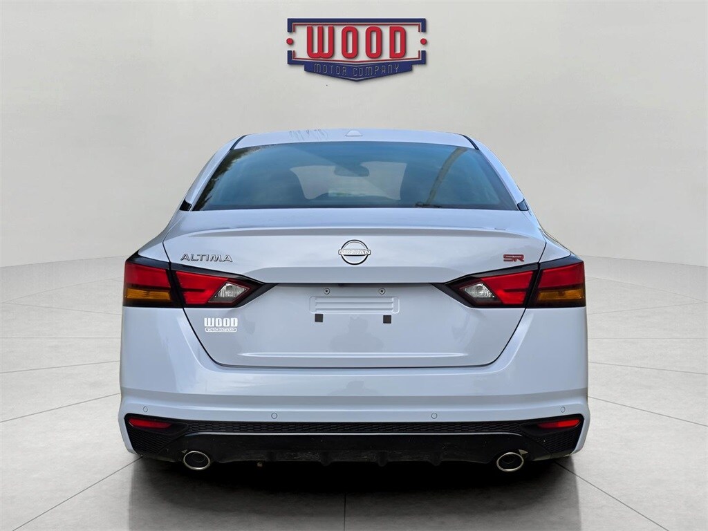 2025 Nissan Altima SR photo 3
