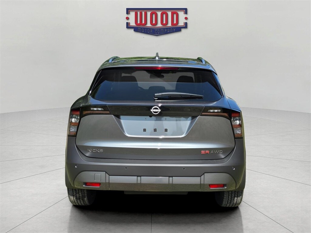 2025 Nissan Kicks SR photo 3