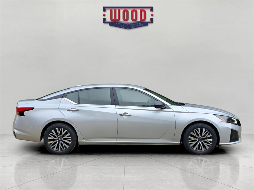 2024 Nissan Altima 2.5 SV photo 2