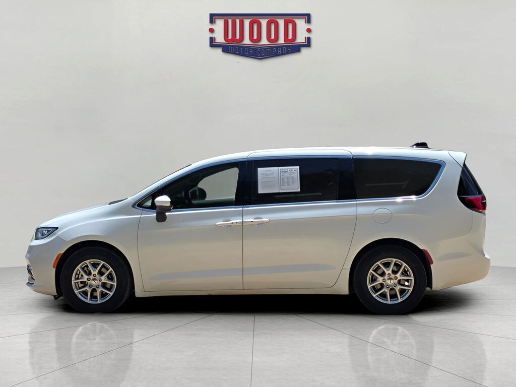 Used 2023 Chrysler Pacifica Touring L Minivan/Van