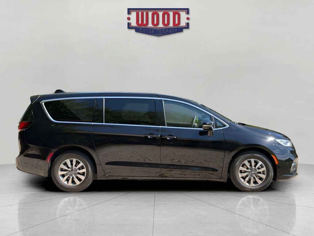 Used 2025 Chrysler Pacifica Hybrid Select Minivan/Van