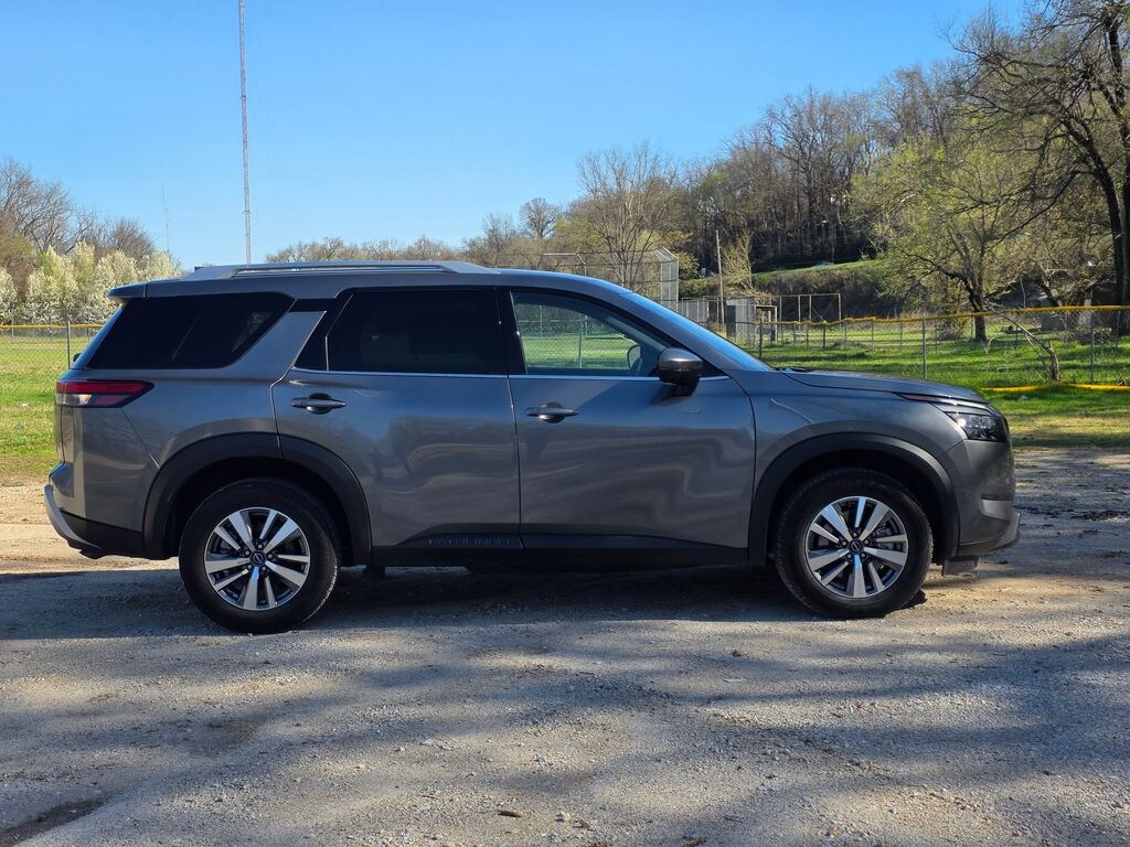 Used 2025 Nissan Pathfinder SL SUV