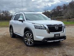 2025 Nissan Pathfinder Platinum SUV