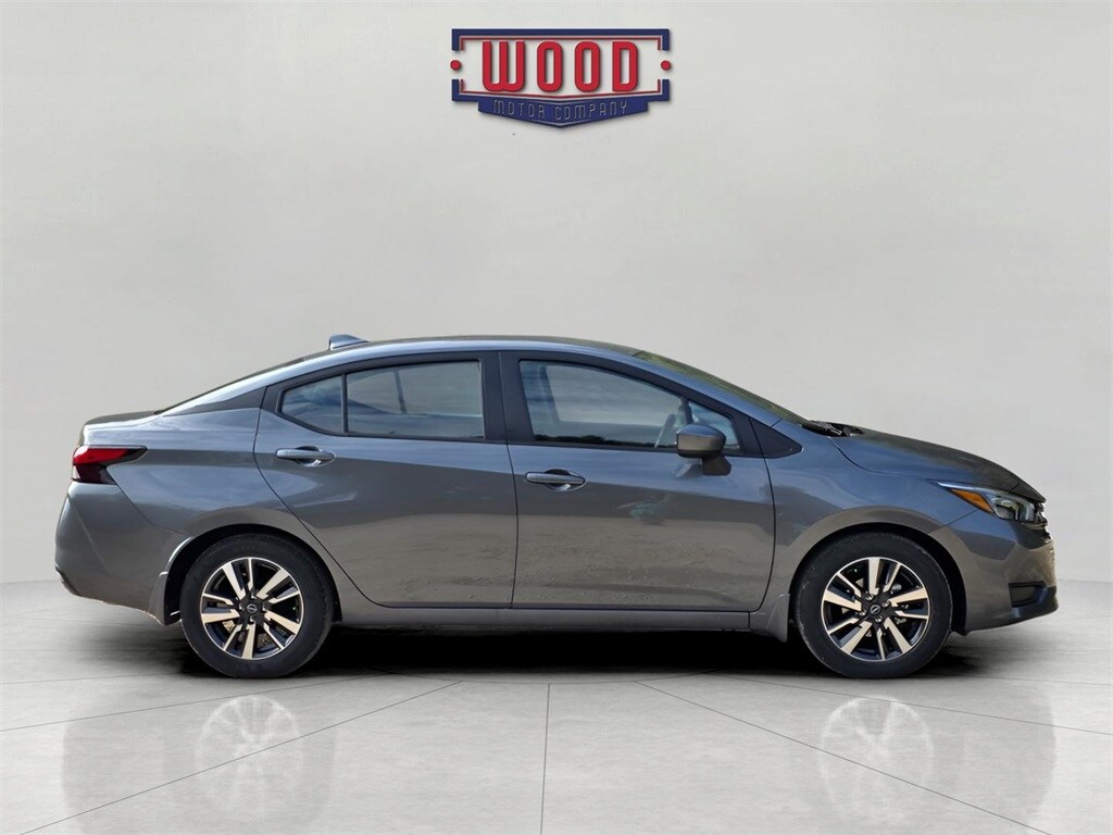 2025 Nissan Versa 1.6 SV photo 2