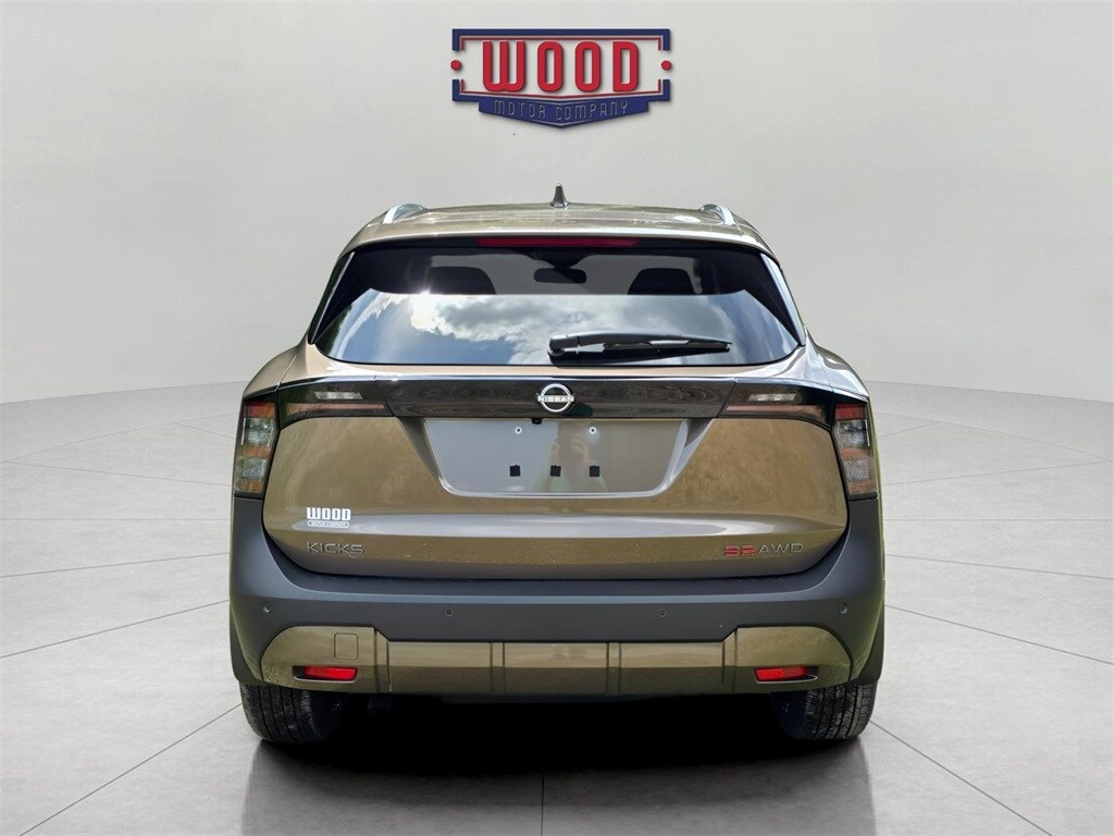 2025 Nissan Kicks SR photo 4