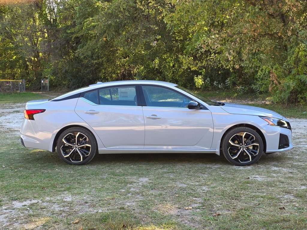 New 2025 Nissan Altima SR Sedan