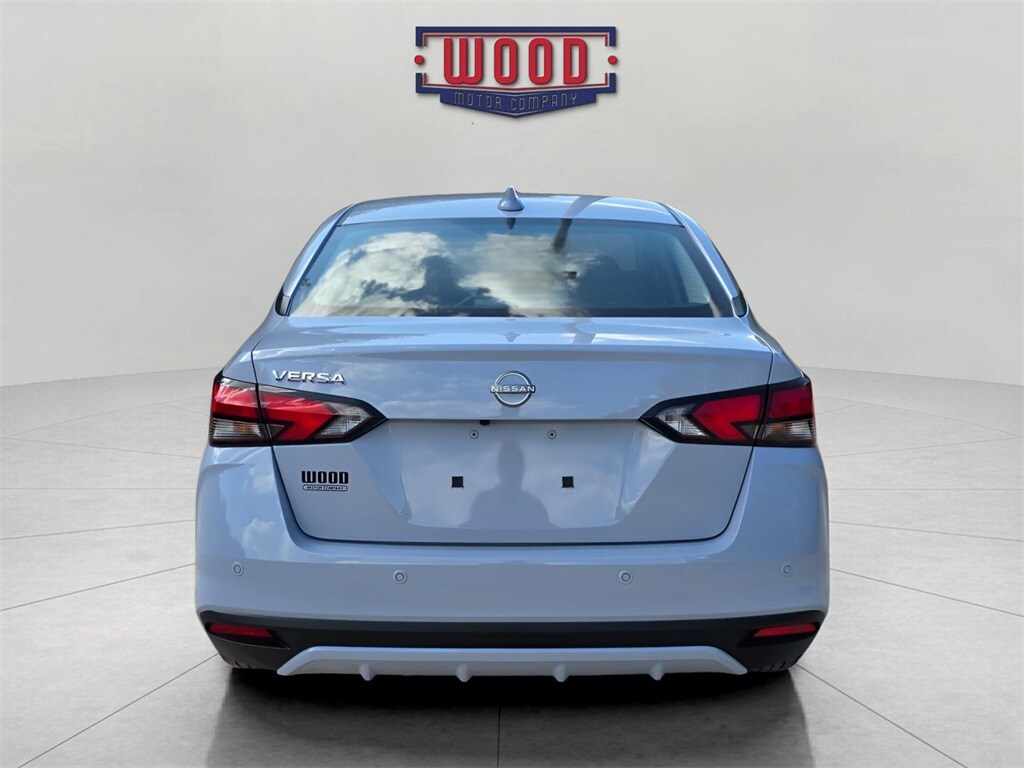 2025 Nissan Versa 1.6 SV photo 3