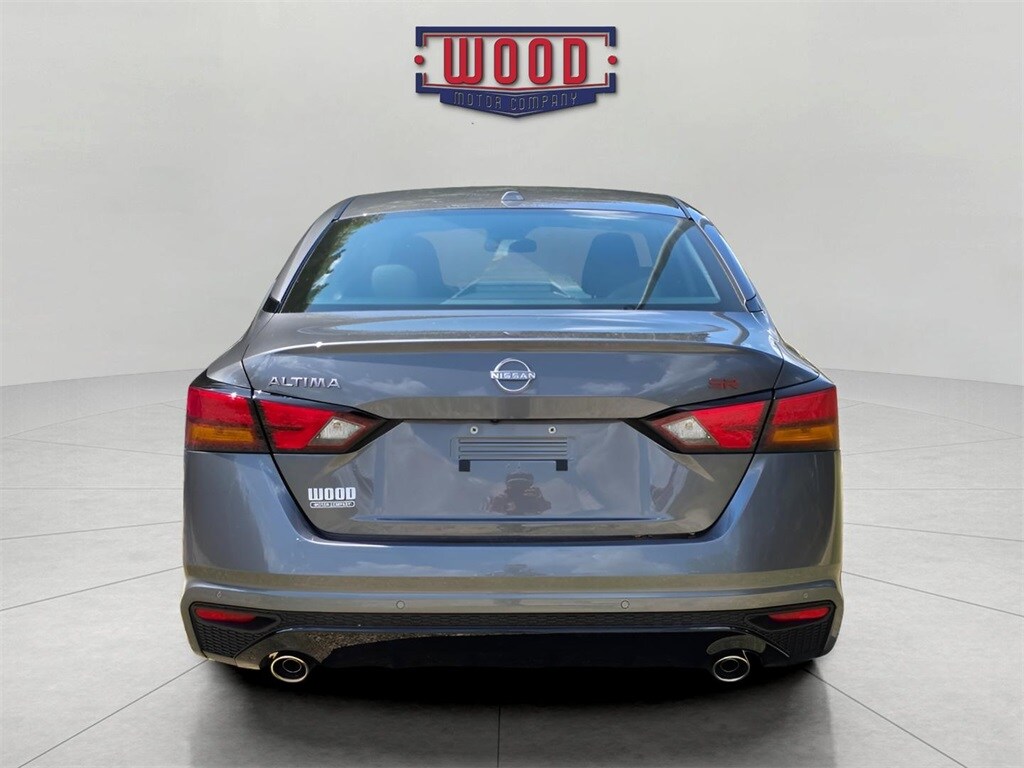 2025 Nissan Altima SR photo 3