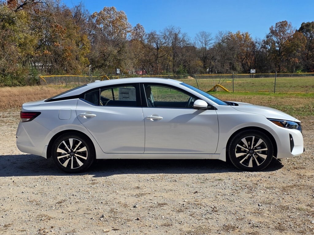 2025 Nissan Sentra SV photo 3