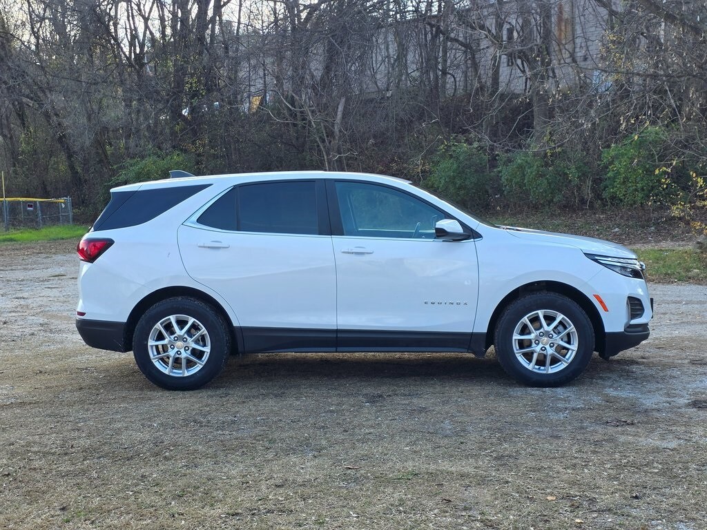 2022 Chevrolet Equinox LT photo 3