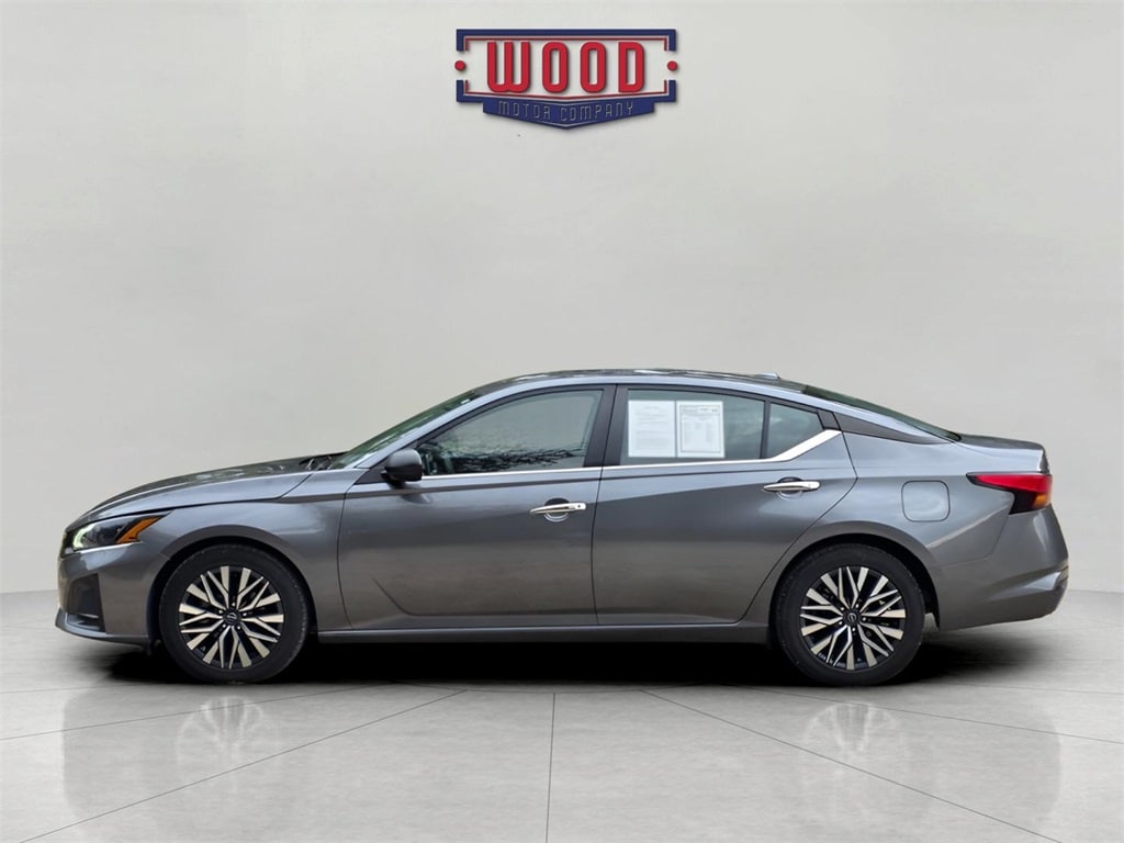 Used 2024 Nissan Altima 2.5 SV Sedan