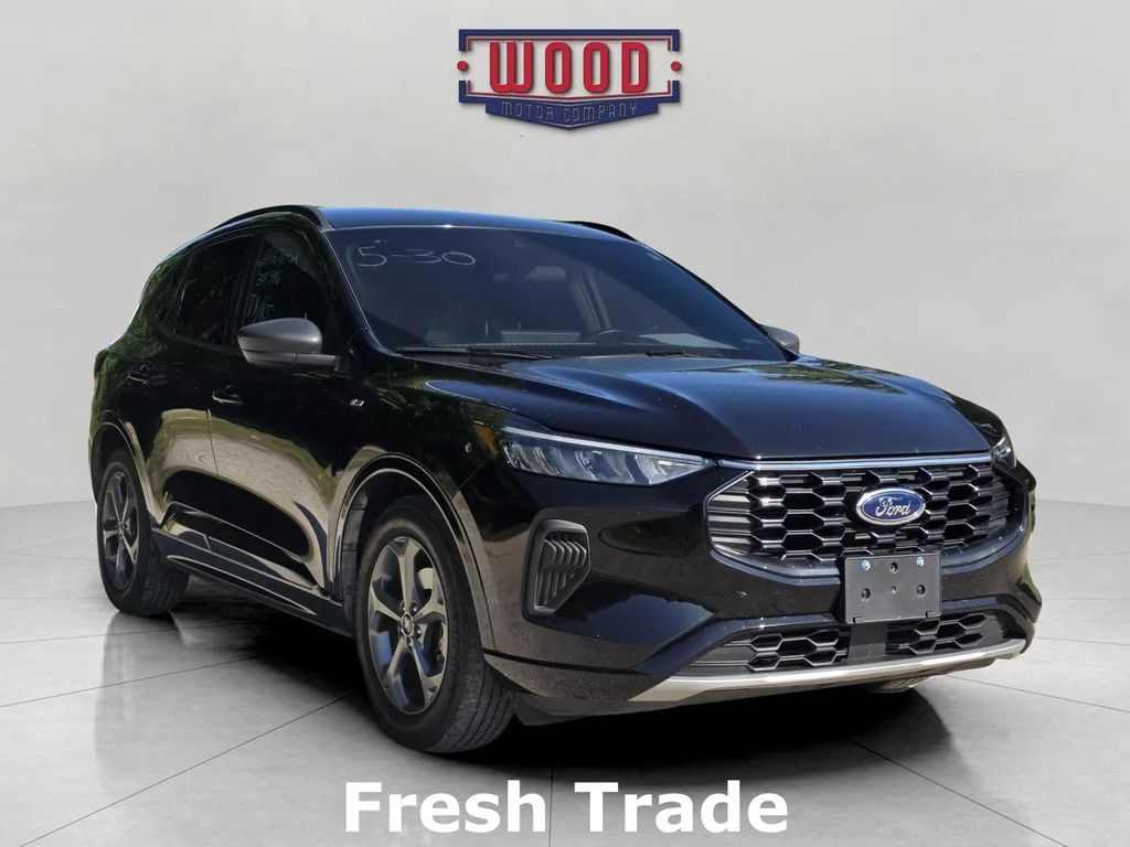 2023 Ford Escape ST-Line FWD's photo