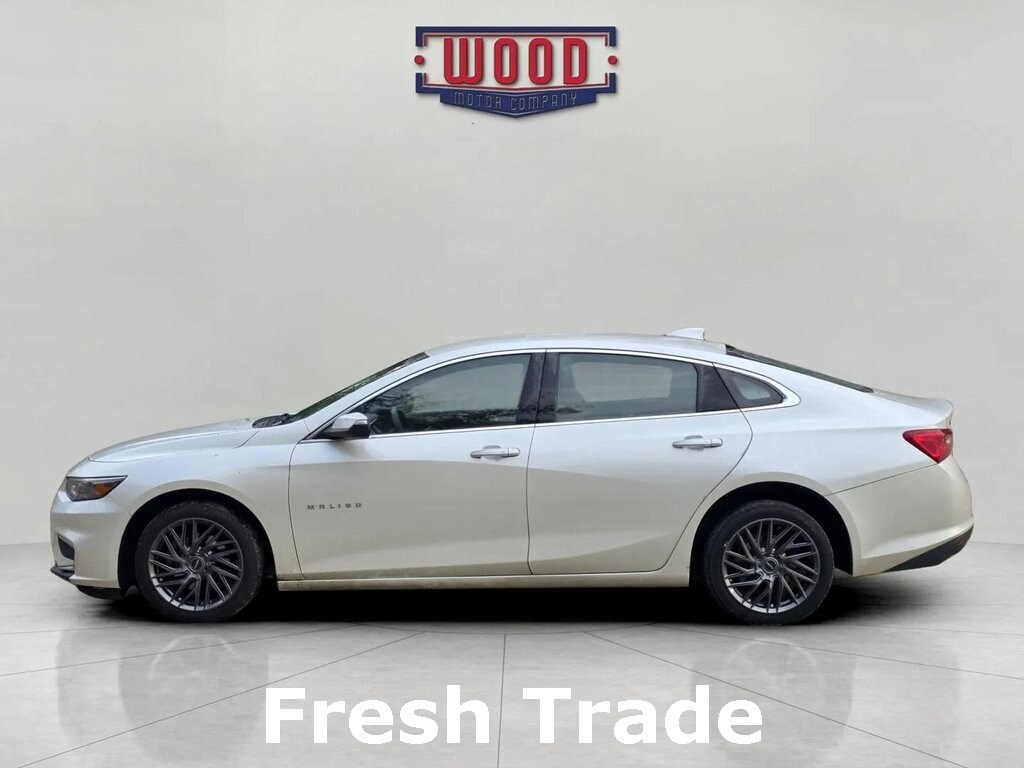 2017 Chevrolet Malibu Premier photo 2