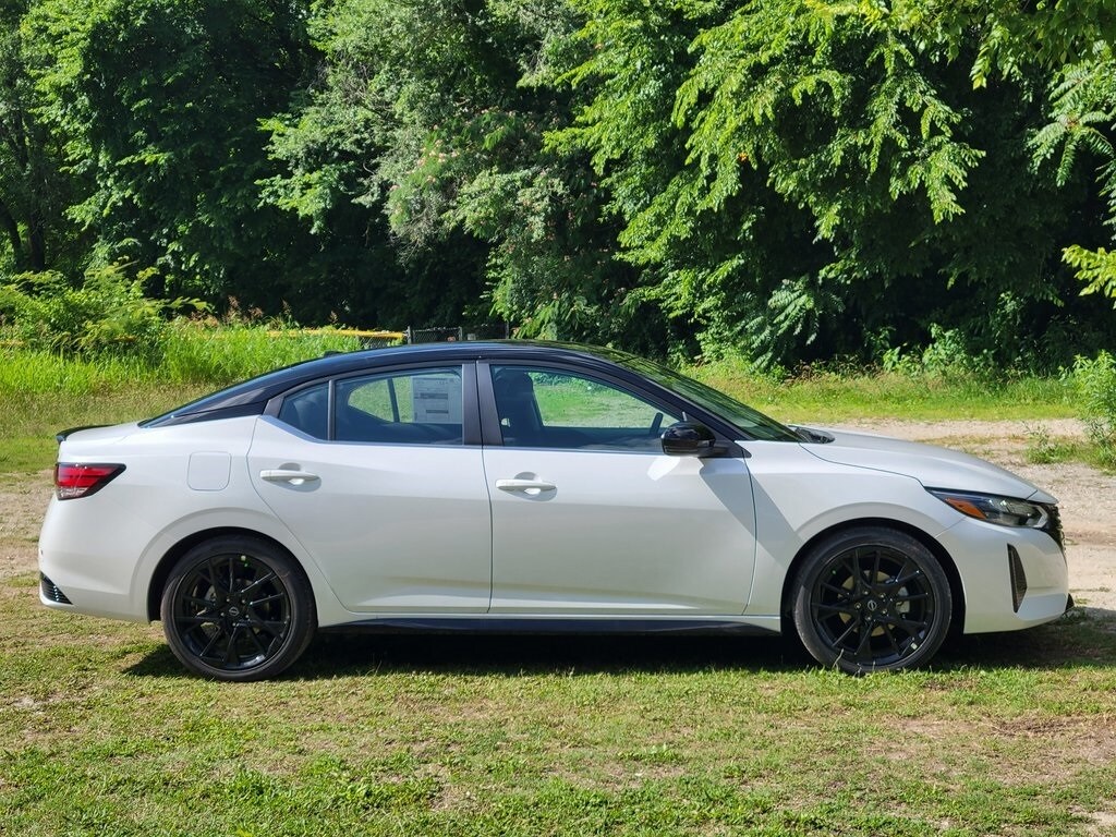 2025 Nissan Sentra SR photo 2