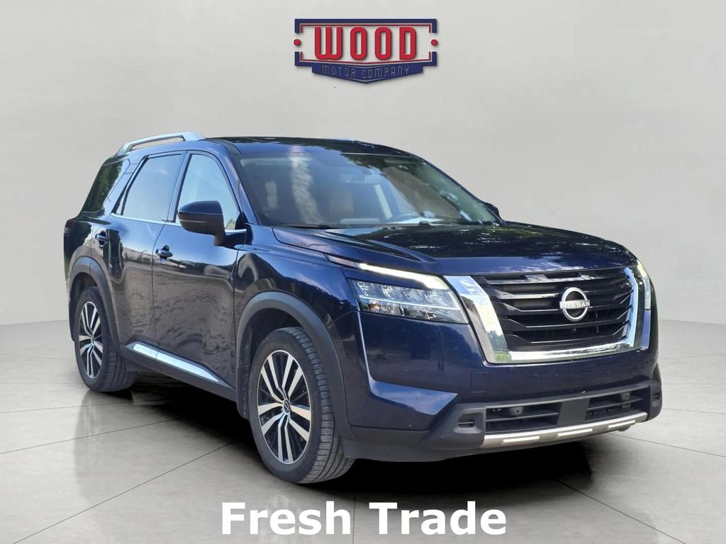 2023 Nissan Pathfinder Platinum 4WD's photo