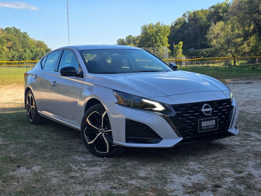 New 2025 Nissan Altima SR Sedan