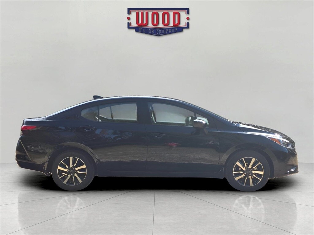 2025 Nissan Versa 1.6 SV photo 2