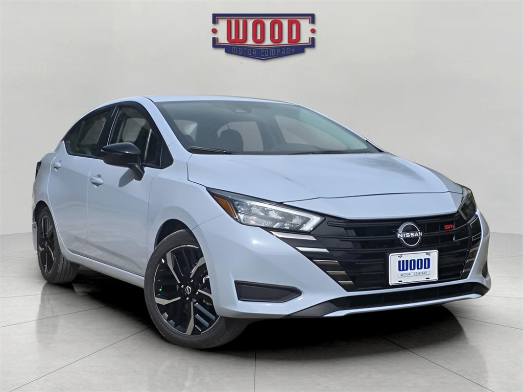 2025 Nissan Versa Sedan SR's photo