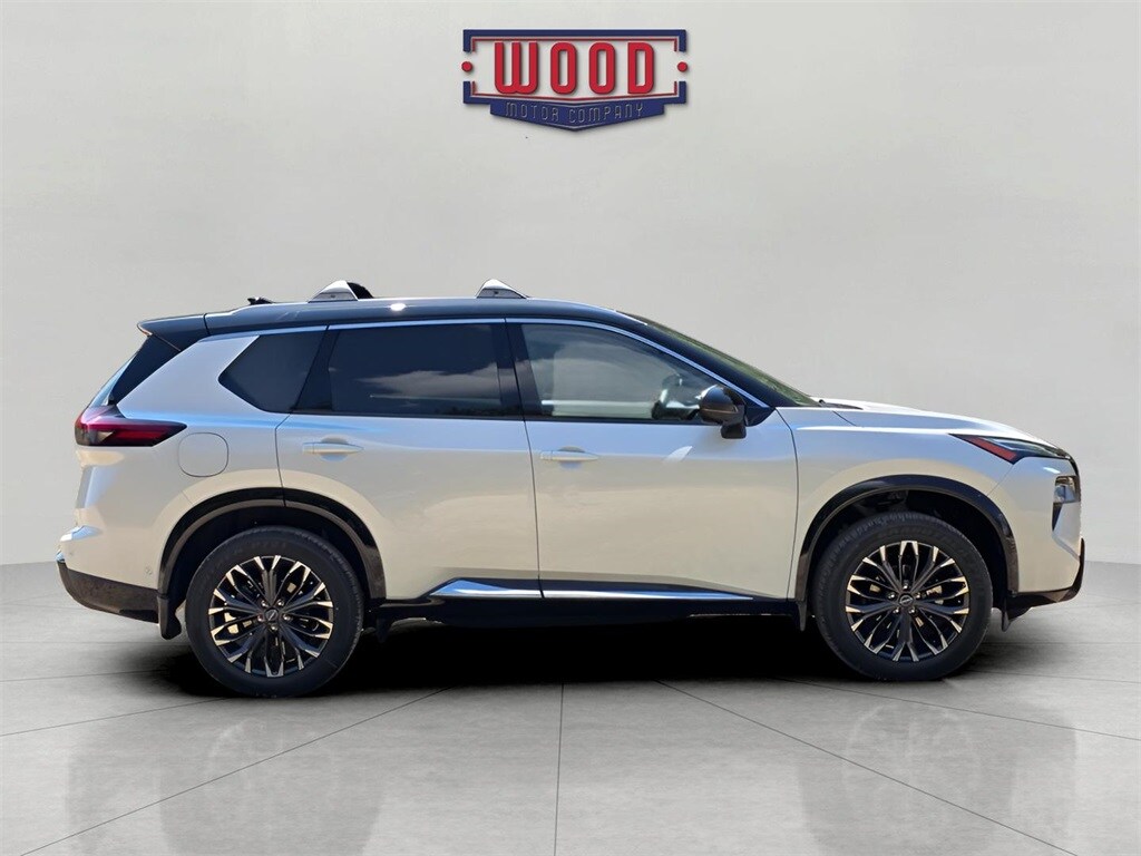 2026 Nissan Rogue Platinum photo 2