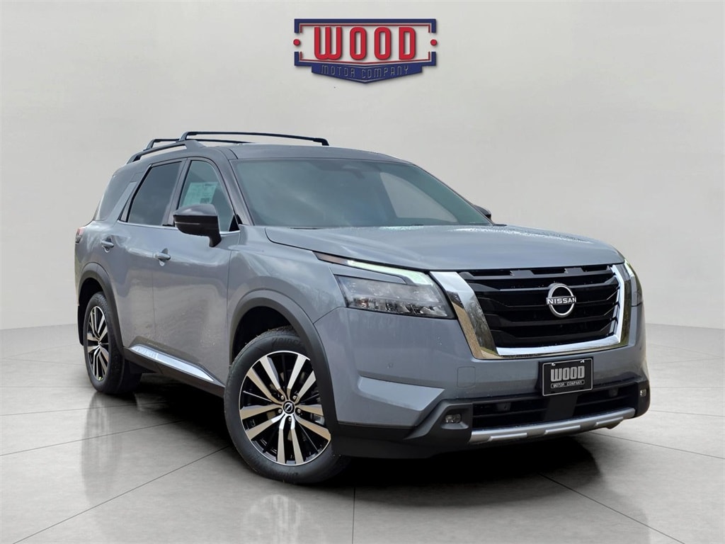 2025 Nissan Pathfinder Platinum's photo