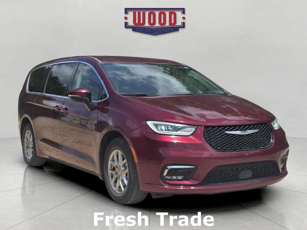 2023 Chrysler Pacifica Touring L's photo